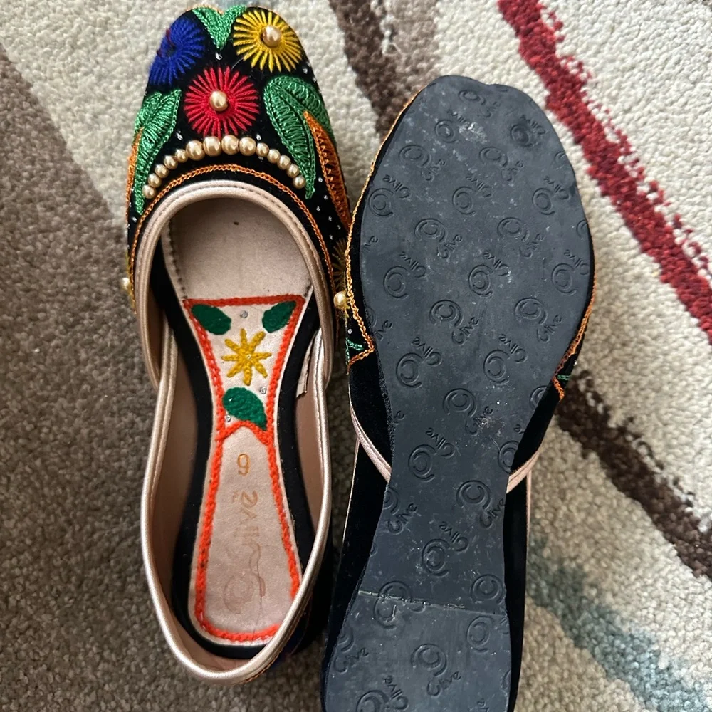Pakistani like new girls shoes size 5 - Picture 3 of 3